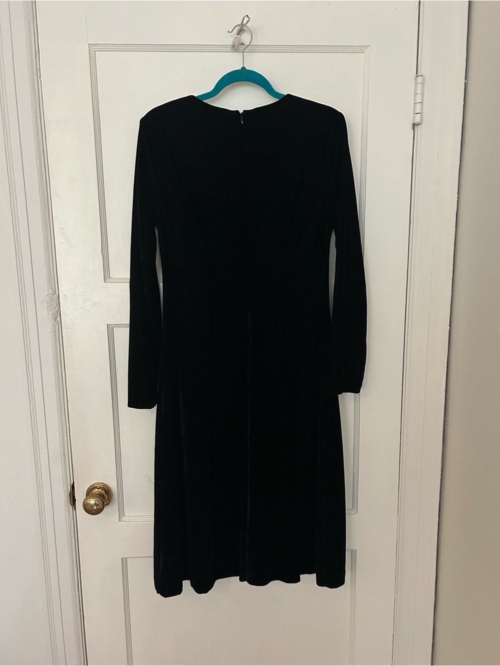 Women's Black Long-Sleeve Velvet Midi Dress